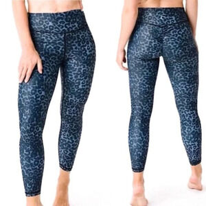 Zyia Stone Leopard Scrunchy Light N Luxe Leggings